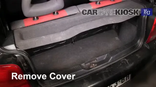 1999 Volkswagen Lupo TDI 1.4L 3 Cyl. Turbo Diesel Levantar auto Usar el gato para levantar el auto